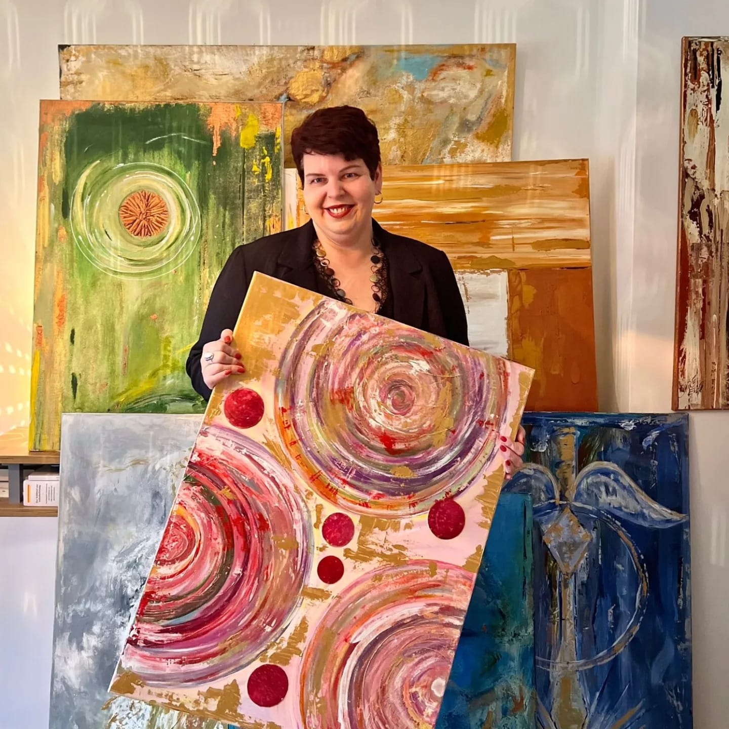 Künstlerin Eva Maria Shire aus Regensburg. Acryl Malerei, Intuition trifft Farben. Gemälde in verschiedenen Größen & Formaten.